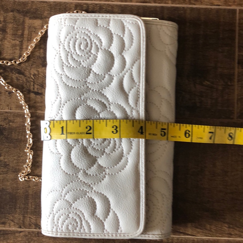 Cream/Light Tan Purse - Picture 6 of 8